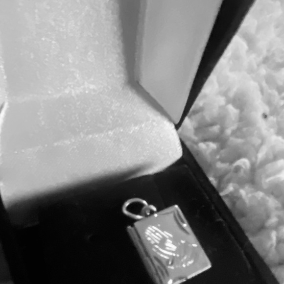 Vintage 60’s Sterling Silver Praying Hands Bible Charm - Picture 4 of 6